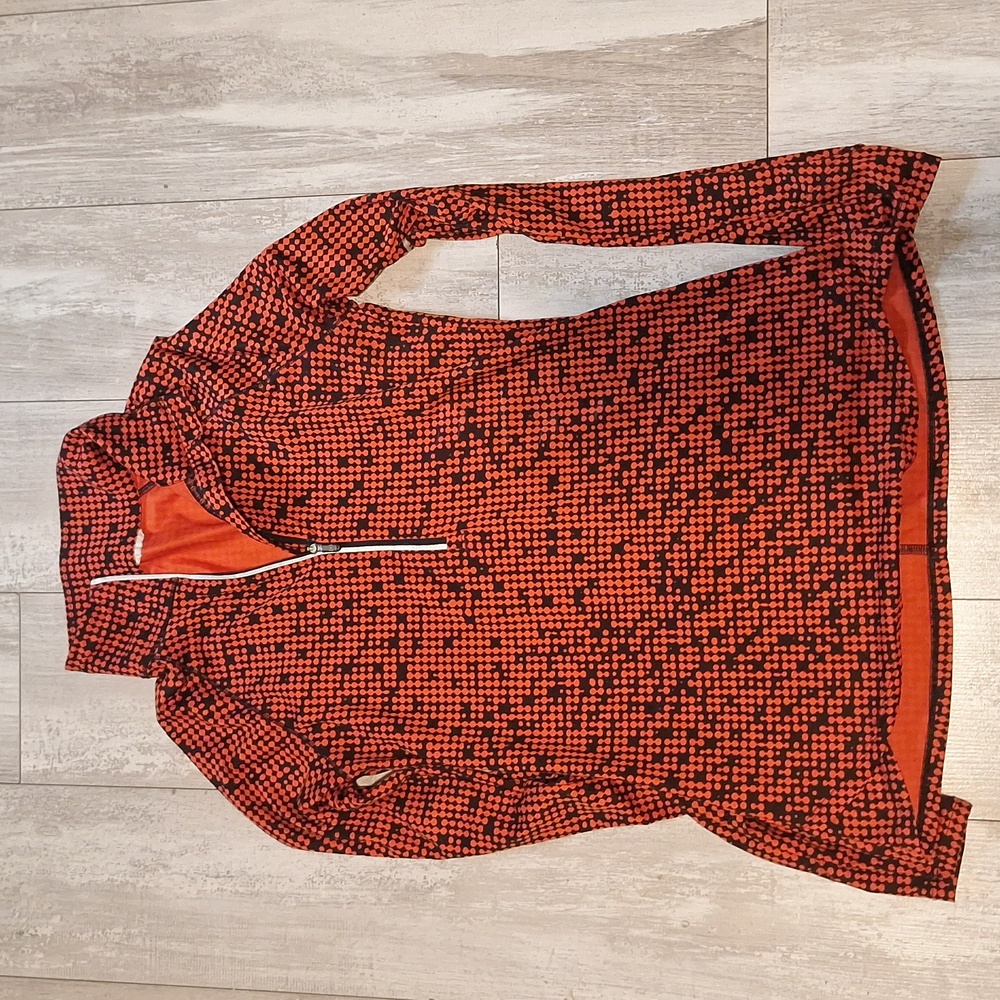 Under Armor   front zip up with 2 pockets size small